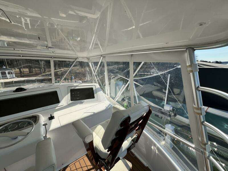 Viking 55 DOUBLE NICKEL - Fly Bridge Helm