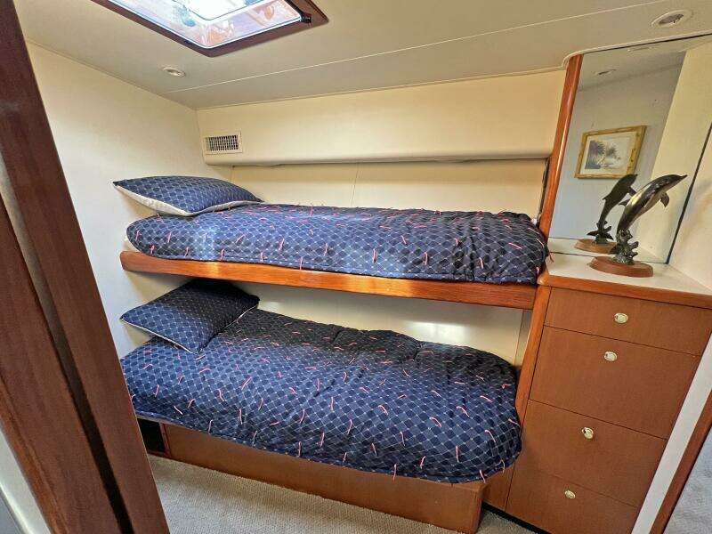 Viking 55 DOUBLE NICKEL - Guest Cabin