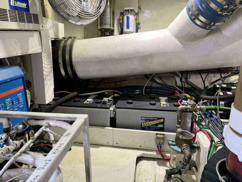 Viking 55 DOUBLE NICKEL - Engine Room