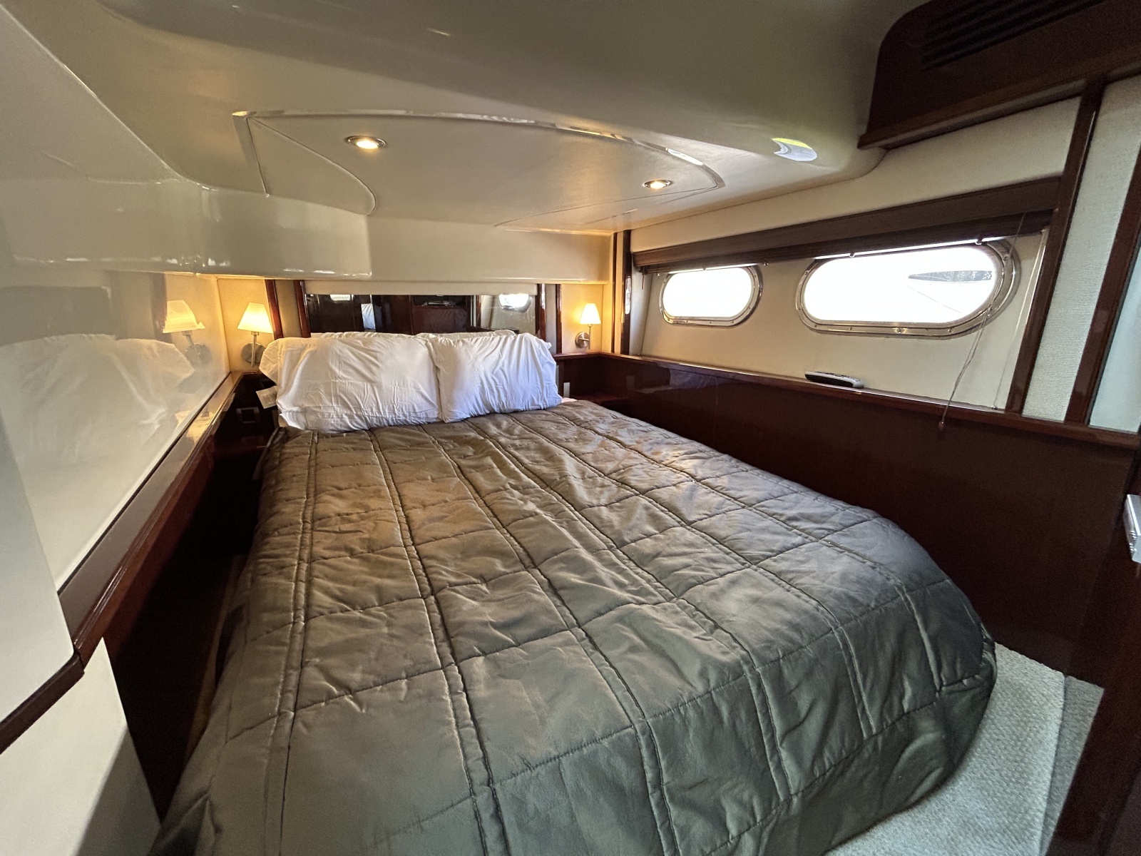 2008 Sea Ray 52 Sedan Bridge