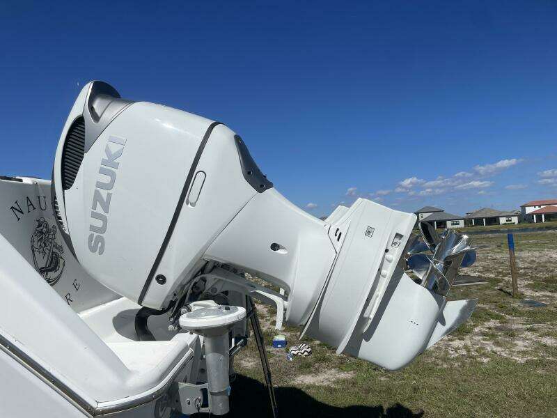 32ft Pro Line Yacht For Sale