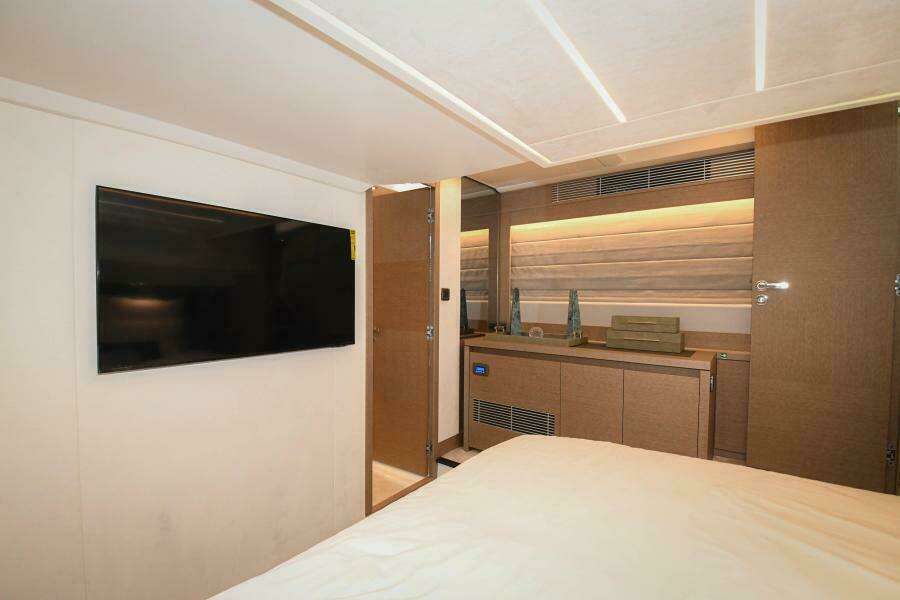 2023 52 Prestige Flybridge - Master Stateroom