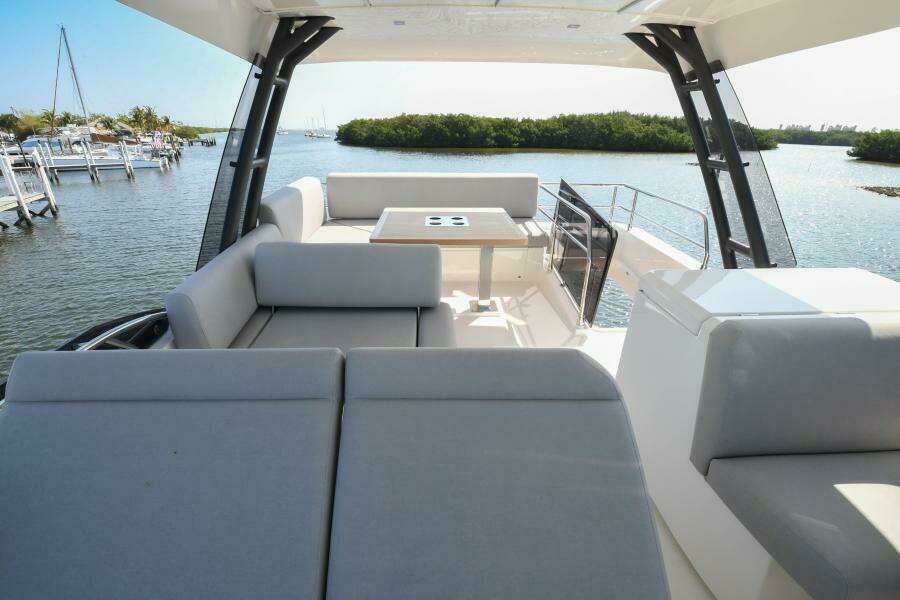 2023 52 Prestige Flybridge - Flybridge