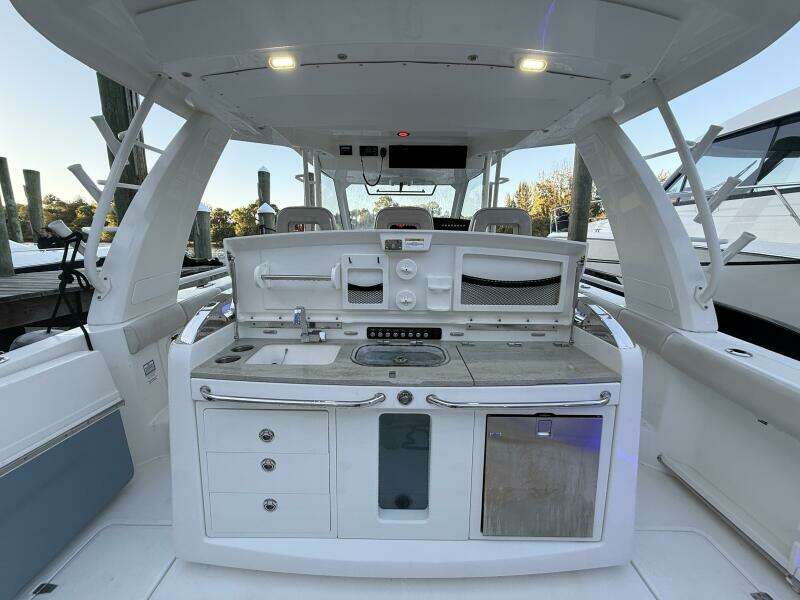 42ft Boston Whaler Yacht For Sale