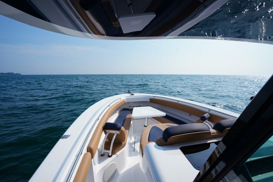 42' 2023 HCB 42 Lujo