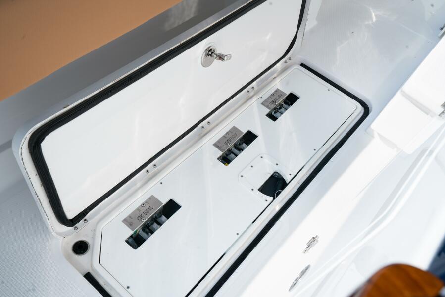 42' 2023 HCB 42 Lujo