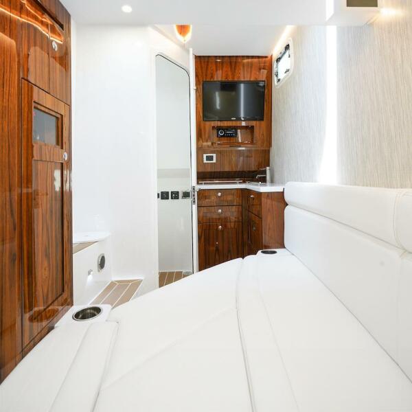 42' 2023 HCB 42 Lujo