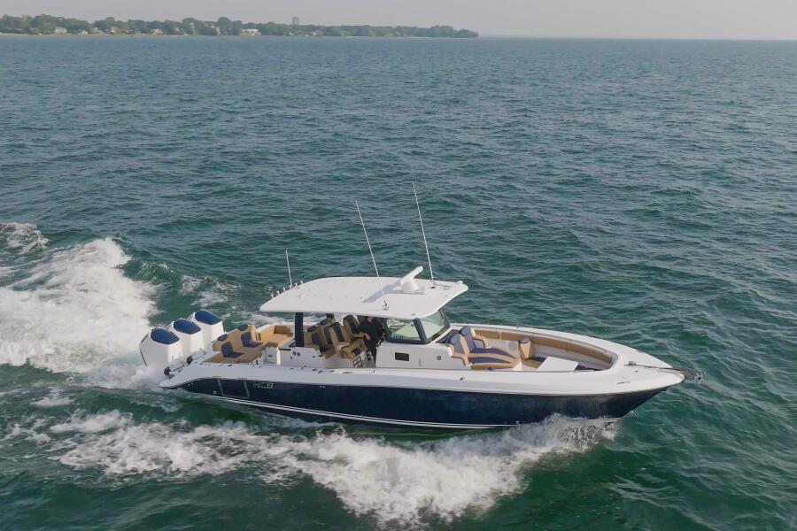 42' 2023 HCB 42 Lujo