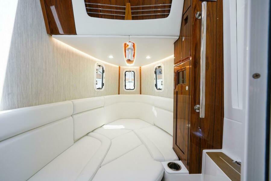 42' 2023 HCB 42 Lujo