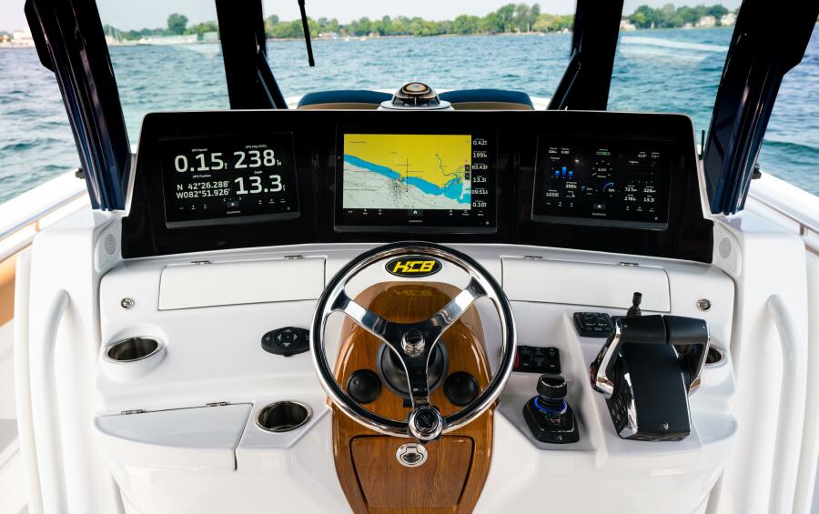 42' 2023 HCB 42 Lujo