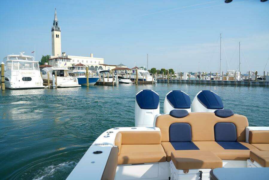 42ft HCB Yacht For Sale