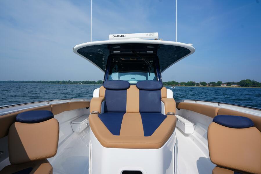 42' 2023 HCB 42 Lujo