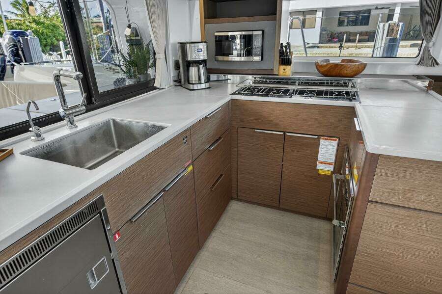 White Heron 46ft Lagoon Yacht For Sale