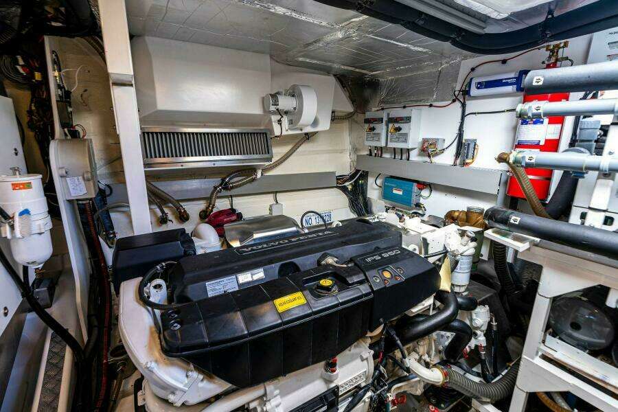 2019 63 Prestige Flybridge - RT Time - Engine Room