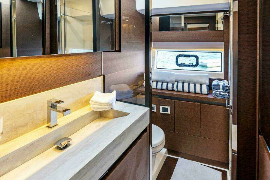 2019 63 Prestige Flybridge - RT Time - VIP Stateroom Head