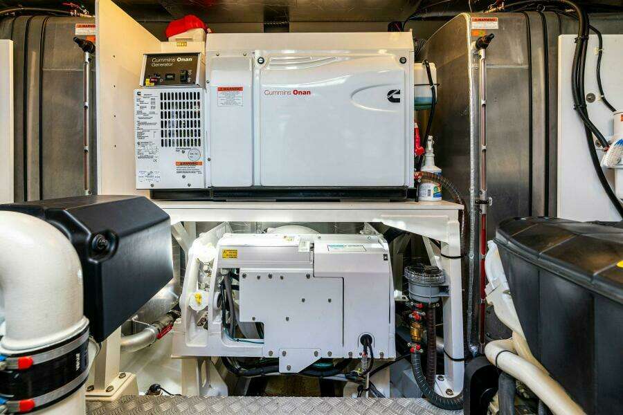 2019 63 Prestige Flybridge - RT Time - Engine Room