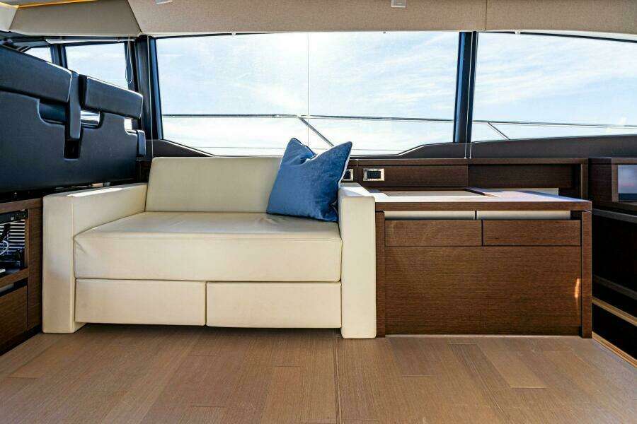 2019 63 Prestige Flybridge - RT Time - Salon