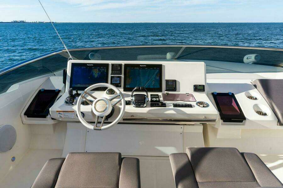 2019 63 Prestige Flybridge - RT Time - Flybridge