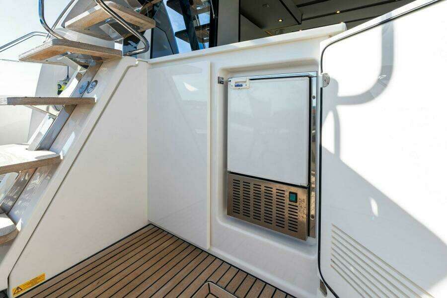 2019 63 Prestige Flybridge - RT Time - Cockpit