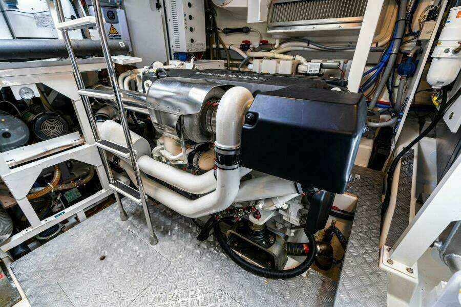 2019 63 Prestige Flybridge - RT Time - Engine Room