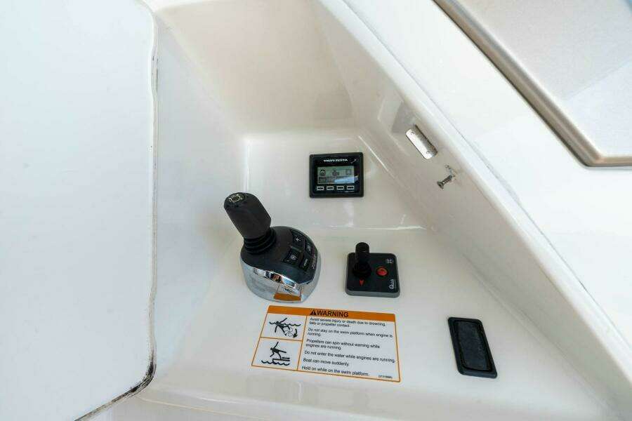 2019 63 Prestige Flybridge - RT Time - Cockpit