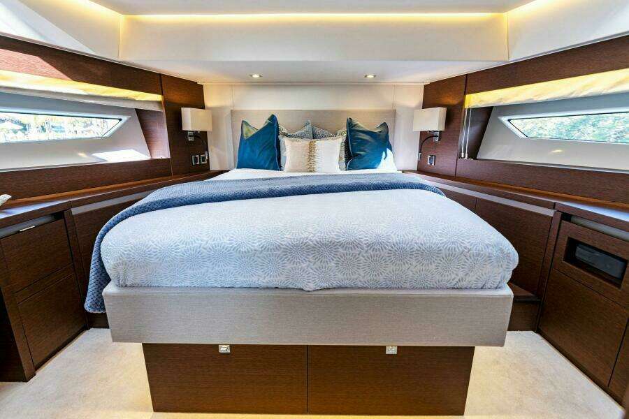 2019 63 Prestige Flybridge - RT Time - VIP Stateroom