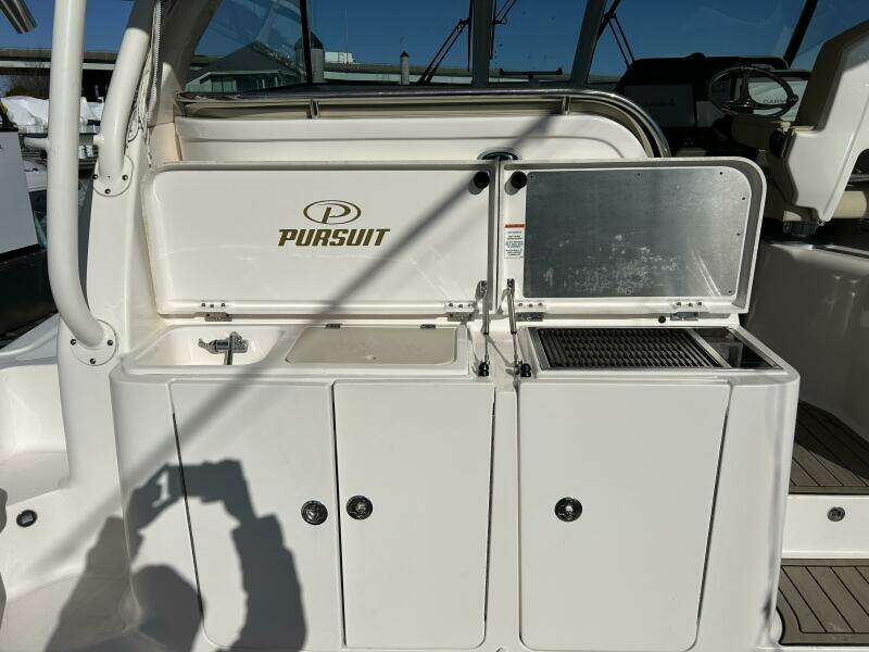 38ft Pursuit Yacht For Sale