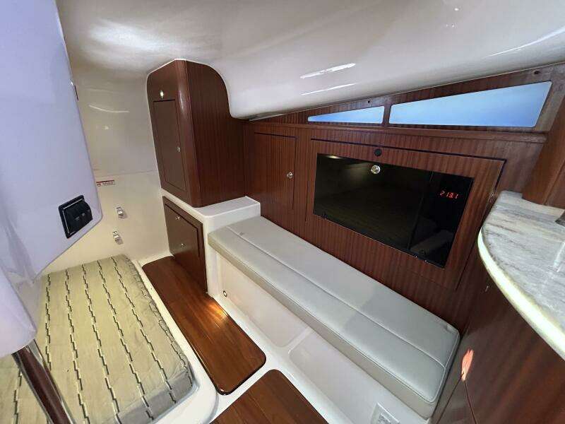 38ft Pursuit Yacht For Sale