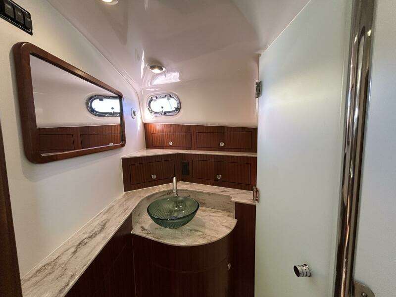 38ft Pursuit Yacht For Sale