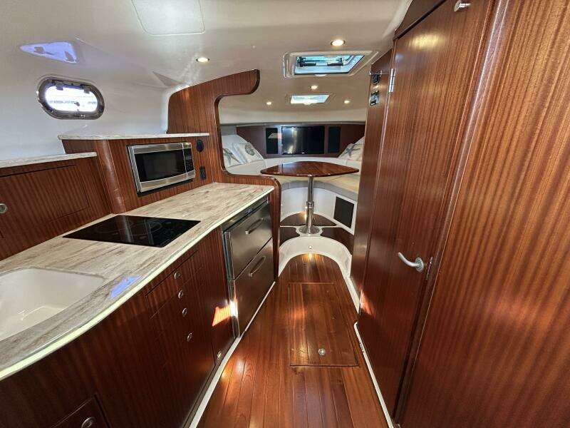 38ft Pursuit Yacht For Sale