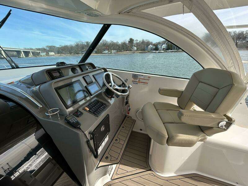 38ft Pursuit Yacht For Sale