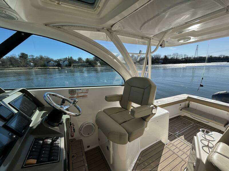 38ft Pursuit Yacht For Sale