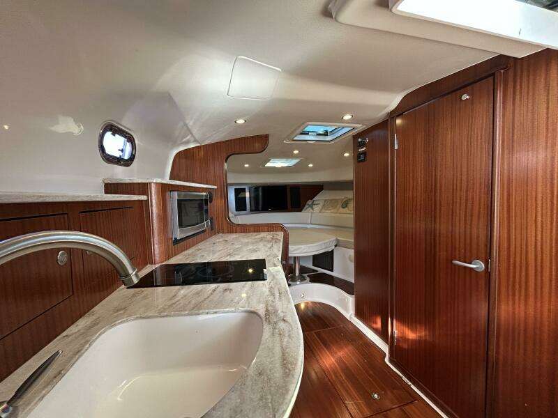 38ft Pursuit Yacht For Sale