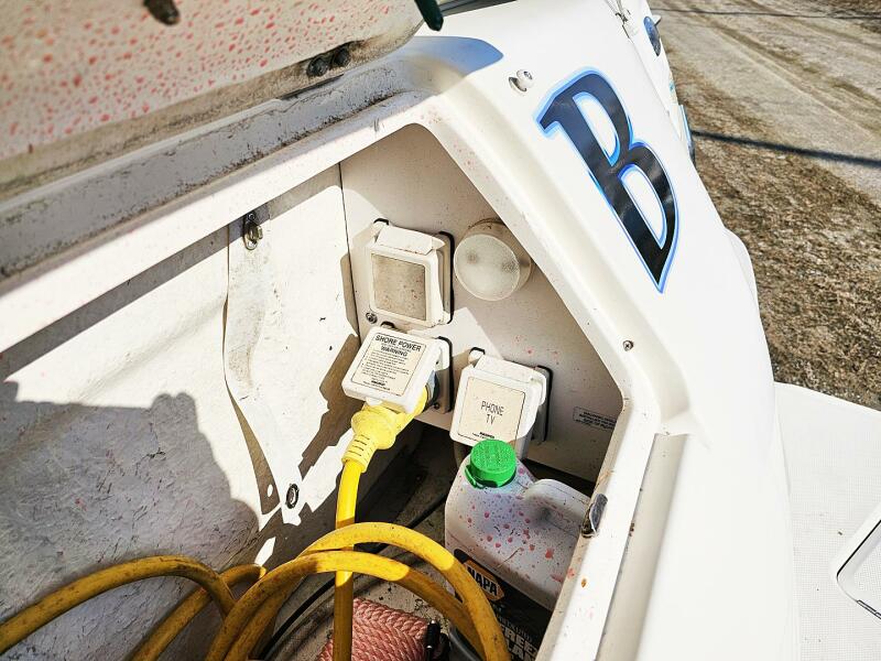 2004 Sea Ray 300 Sundancer