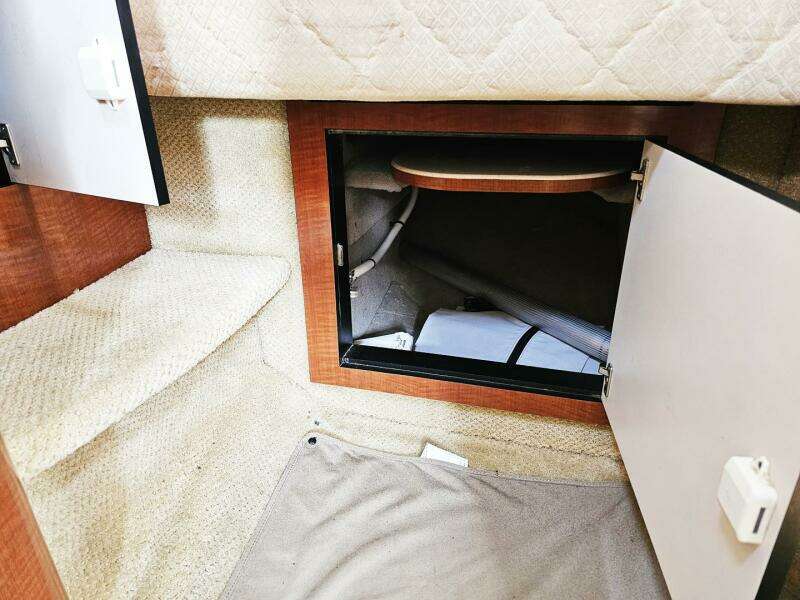 30ft Sea Ray Yacht For Sale