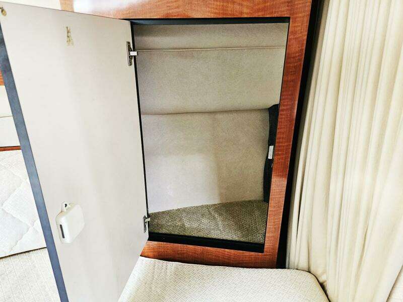 30ft Sea Ray Yacht For Sale