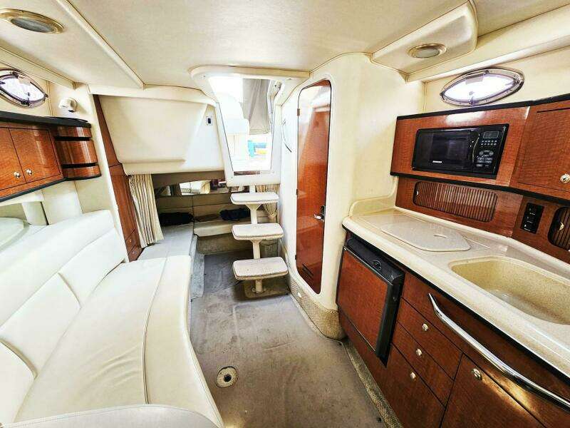 30ft Sea Ray Yacht For Sale