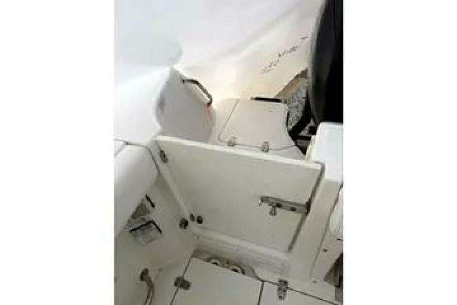 28ft Boston Whaler Yacht For Sale