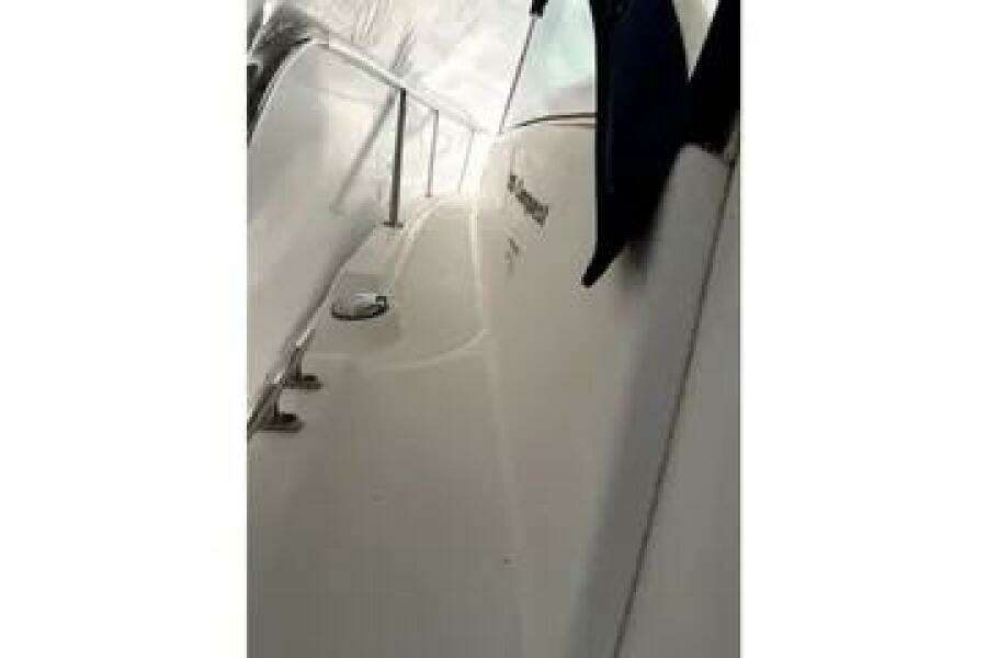 28ft Boston Whaler Yacht For Sale