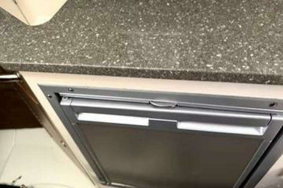 28ft Boston Whaler Yacht For Sale