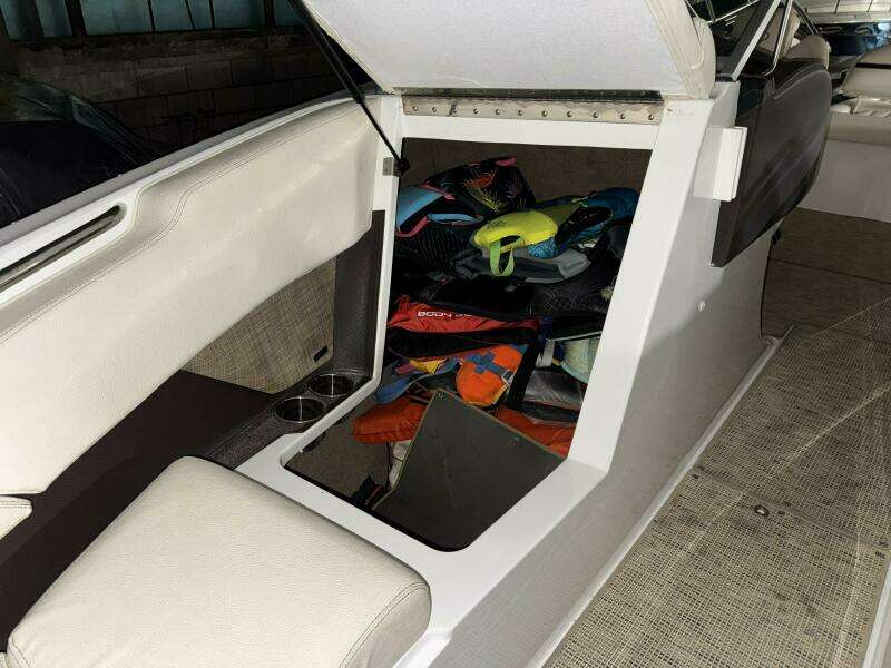 23ft Cobalt Yacht For Sale