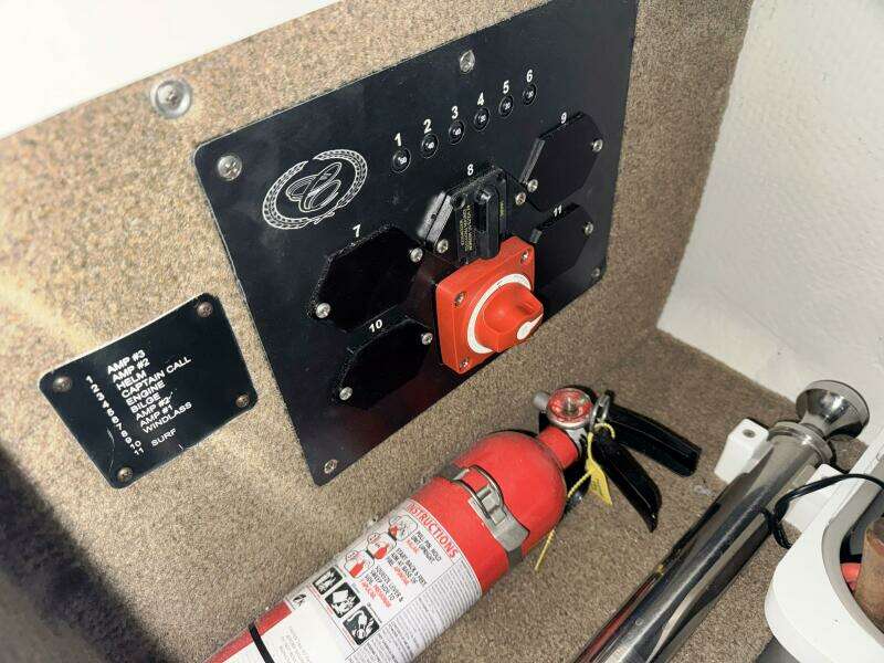 23ft Cobalt Yacht For Sale