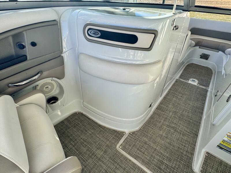 24' 2016 Crownline Eclipse E4