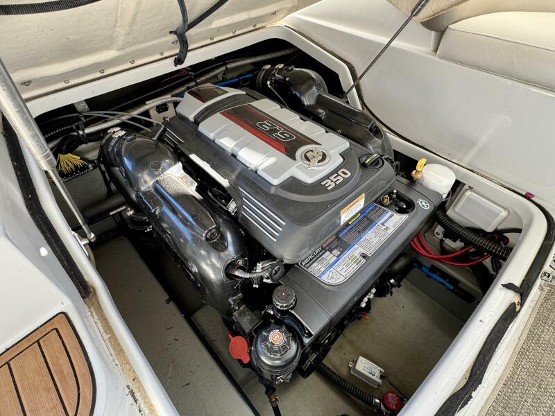 24' 2016 Crownline Eclipse E4