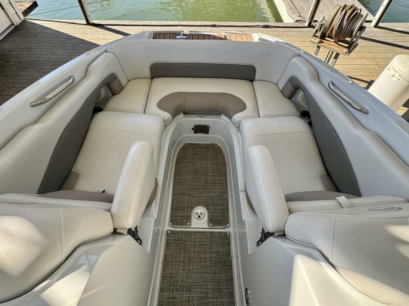 24' 2016 Crownline Eclipse E4