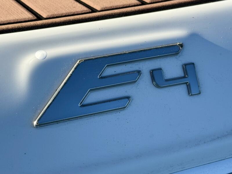 24' 2016 Crownline Eclipse E4