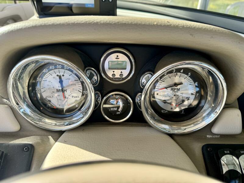 24' 2016 Crownline Eclipse E4