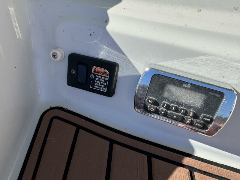 24' 2016 Crownline Eclipse E4