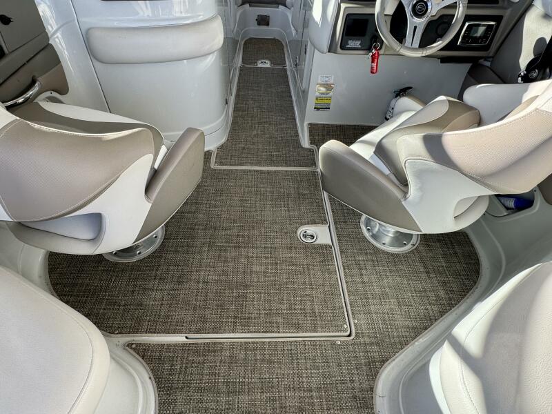 24' 2016 Crownline Eclipse E4