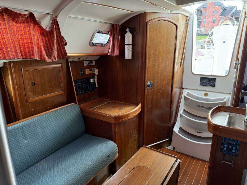 Animus Victus 31ft Beneteau Yacht For Sale